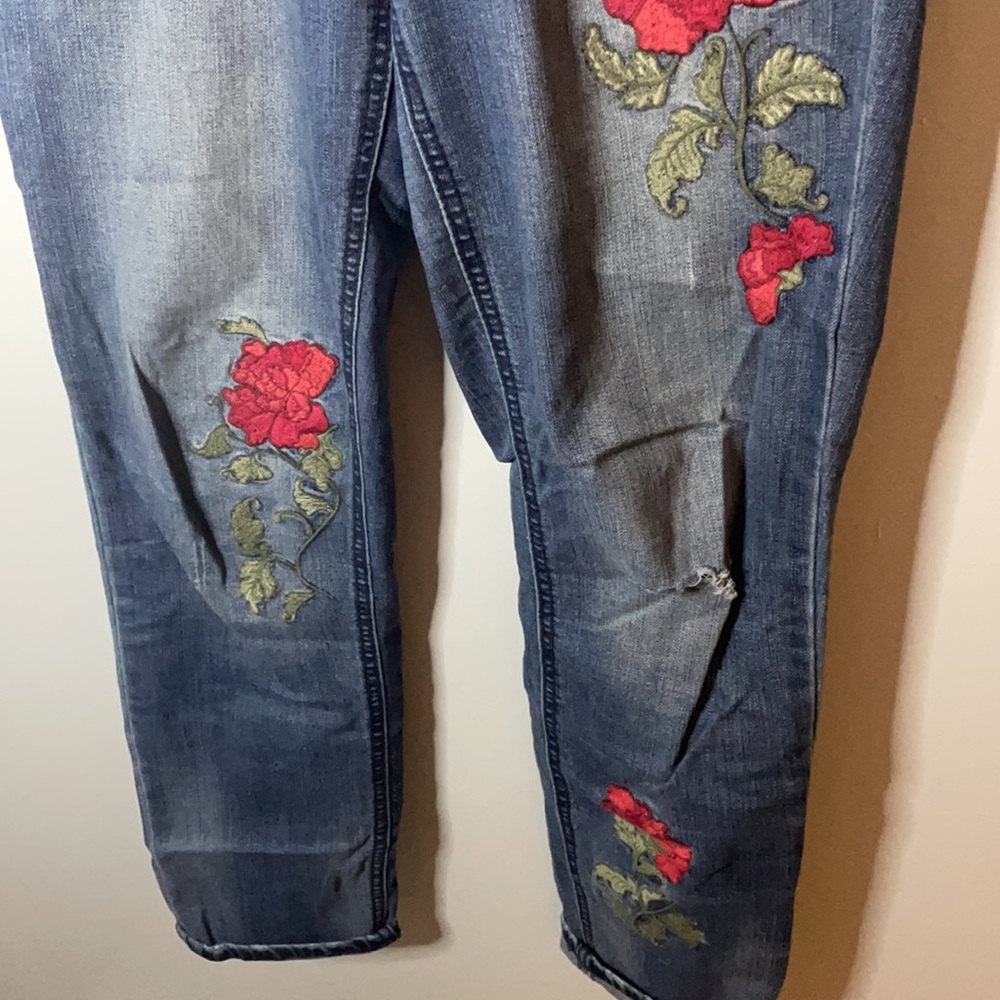 Code Bleu Embroidered Floral Jean - Picture 5 of 13